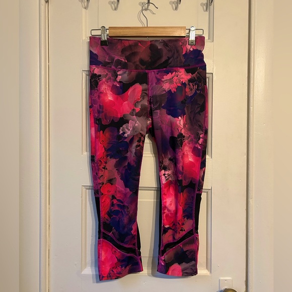 3/4 length Workout Leggings - Xersion Brand - Floral Print - Size S - Picture 9 of 10